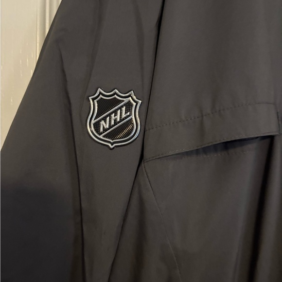 ✨FINAL MARKDOWN ✨ MUST GO ✨ EUC. Las Vegas golden knights men’s windbreaker - Picture 6 of 8